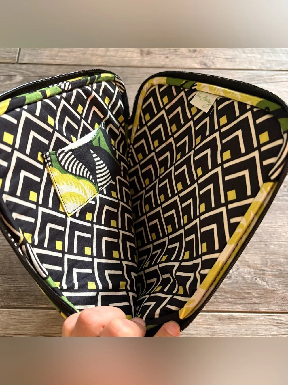NWT Vera Bradley La Neon Rose Green, Yellow & Black Quilted Tablet Sleeve